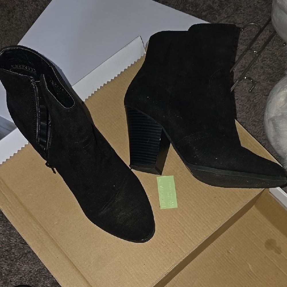 Elegant Black Ankle Boots